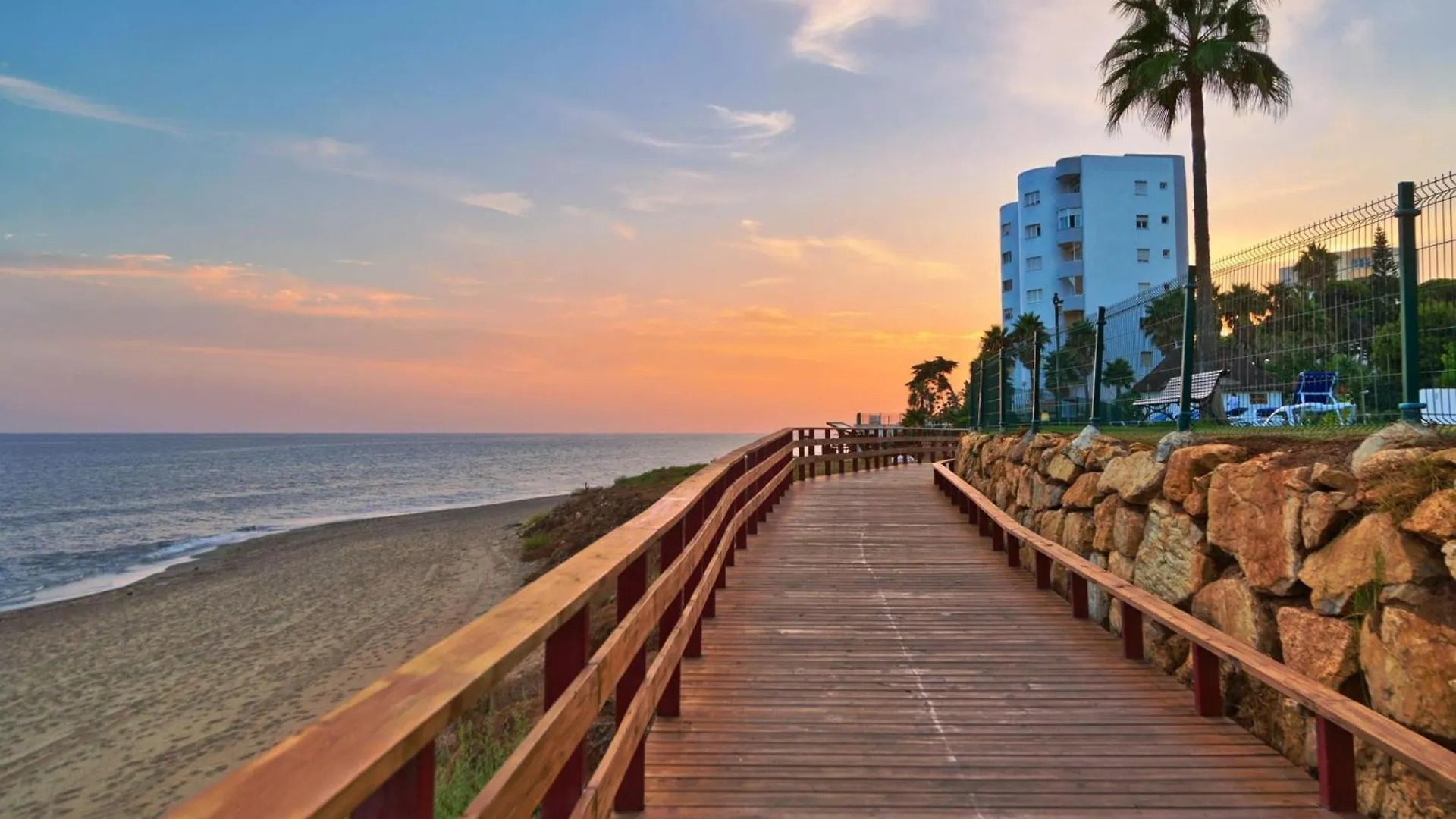 Puerta Del Mar Penthouse Beachfront - Happy Rentals Sitio de Calahonda
